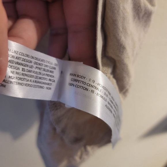 NWT Ariat Real Chest Logo Graphic Long Sleeve V-neck Tee T-Shirt Cream Large - Picture 8 of 9